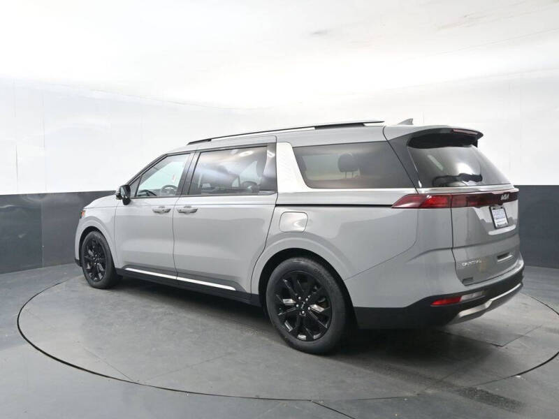 2023 Kia Carnival SX