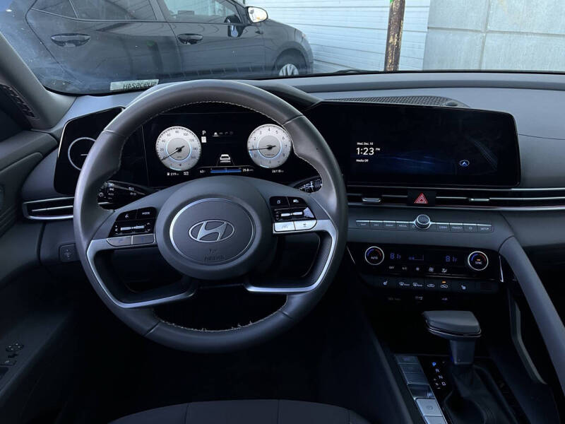 2025 Hyundai Elantra SEL Convenience