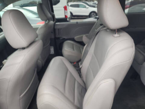 2016 Toyota Sienna XLE 8-Passenger