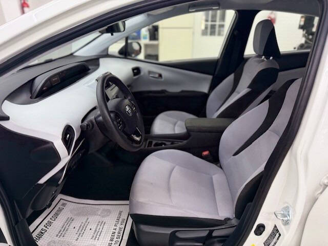 2019 Toyota Prius L Eco