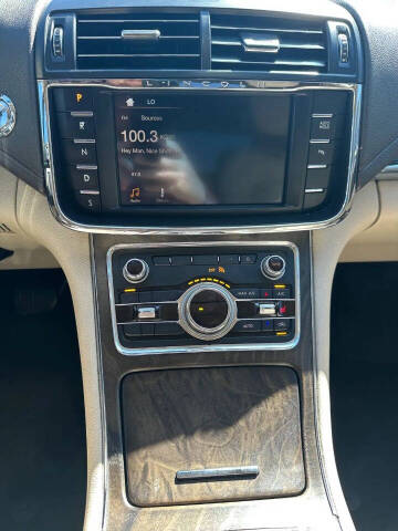 2017 Lincoln Continental Select