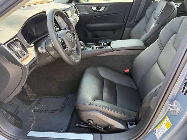 2024 Volvo S60 Recharge T8 Plus Dark Theme