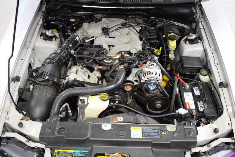 2004 Ford Mustang Deluxe