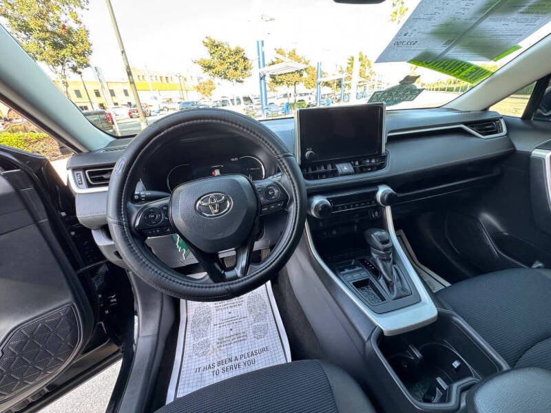2024 Toyota RAV4 LE
