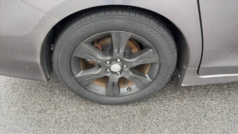 2012 Toyota Sienna SE 8-Passenger