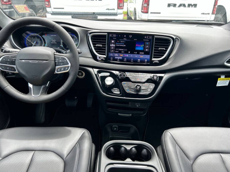 2027 Chrysler Pacifica LX
