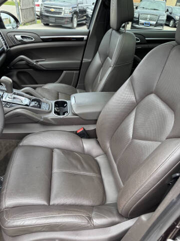 2017 Porsche Cayenne Platinum Edition