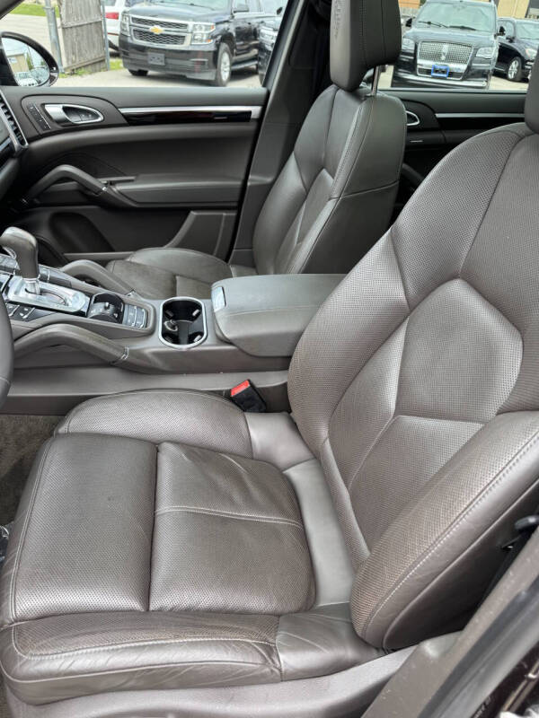 2017 Porsche Cayenne Platinum Edition