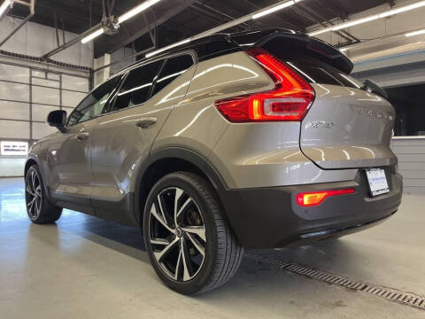 2022 Volvo XC40 T5 R-Design