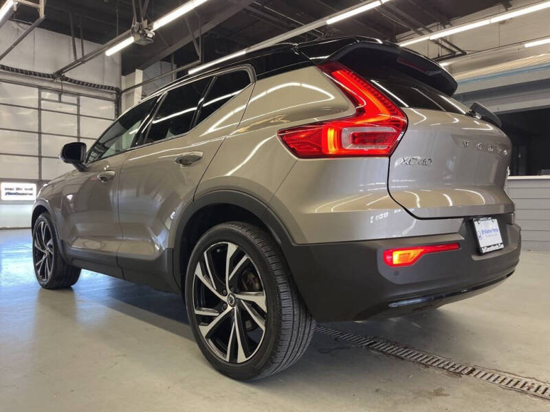 2022 Volvo XC40 T5 R-Design