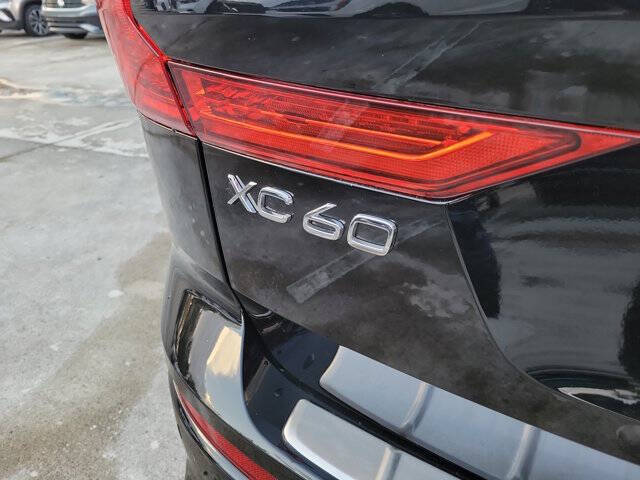 2025 Volvo XC60 B5 Ultra Dark Theme