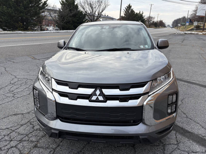 2023 Mitsubishi Outlander Sport ES's photo