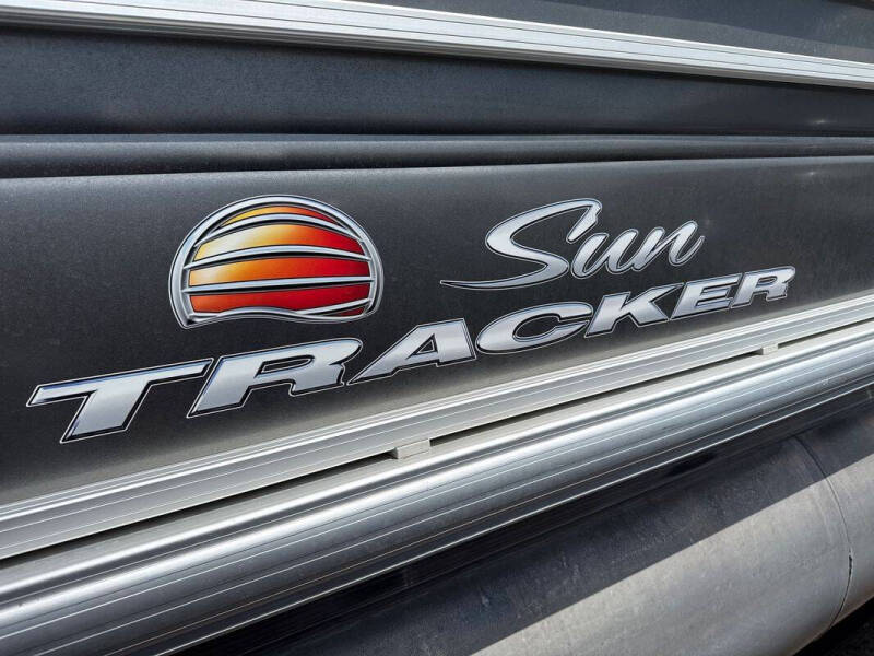 2024 Sun Tracker SPB22RF