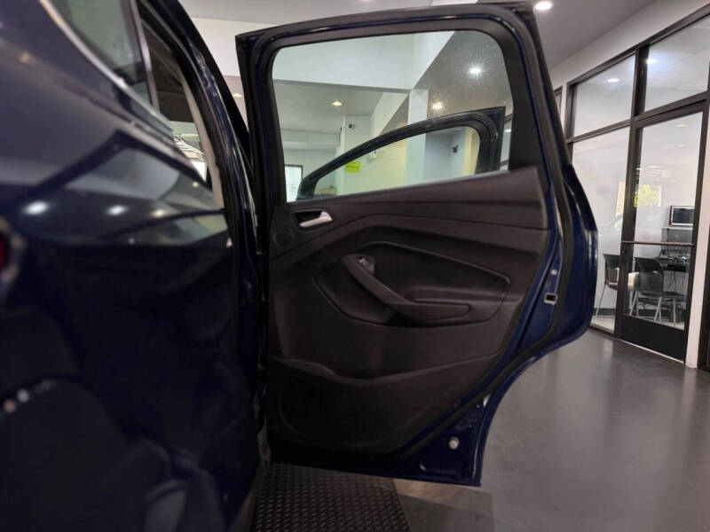 2017 Ford C-MAX Energi Titanium