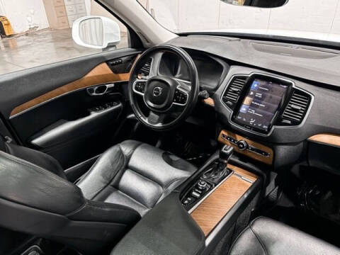 2021 Volvo XC90 T6 Momentum 7-Passenger