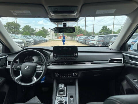 2023 Mitsubishi Outlander SE