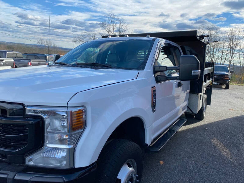 2020 Ford F-350 Super Duty Chassis Cab XL photo 4