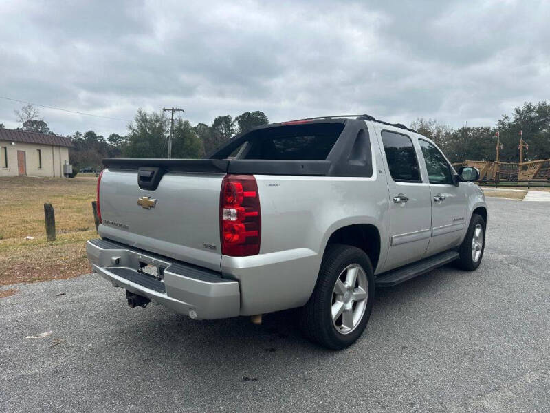 2011 Chevrolet Avalanche LT