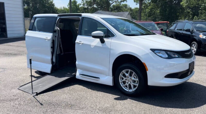 2022 Chrysler Voyager for sale at ULTIMATE MOTORS in Midlothian VA