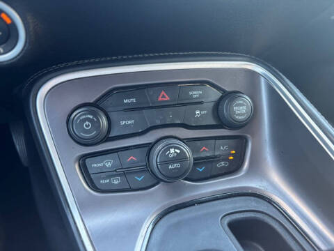 2021 Dodge Challenger SXT