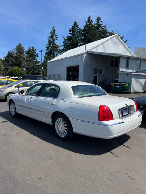 2003 Lincoln Town Car Executive