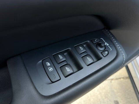 2023 Volvo XC60 B5 Ultimate Bright Theme