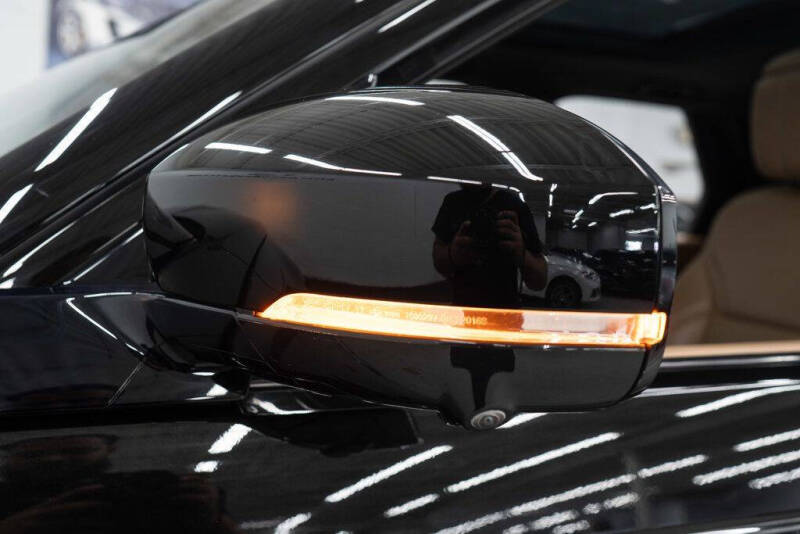 2023 Land Rover Discovery P300 S R-Dynamic