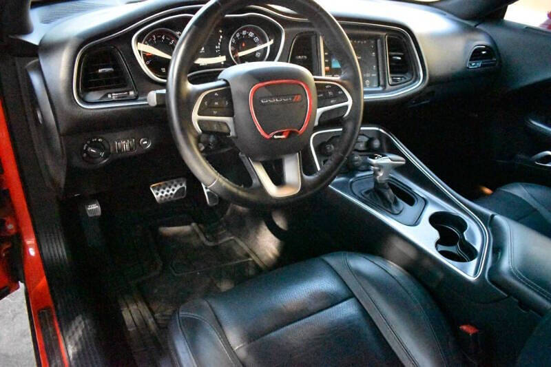 2016 Dodge Challenger SXT Plus