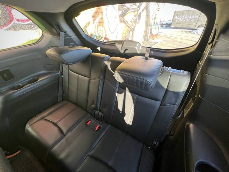 2019 Nissan Pathfinder SL