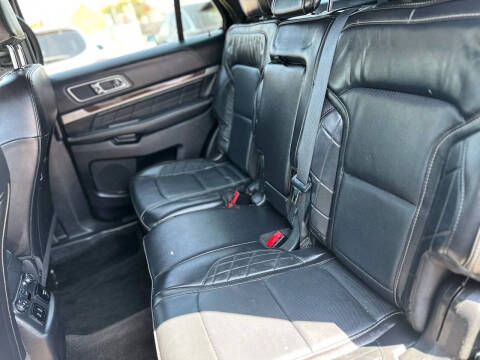 2017 Ford Explorer Platinum