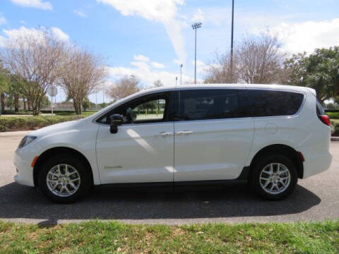 2025 Chrysler Voyager LX