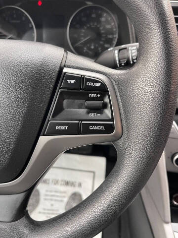 2017 Hyundai Elantra SE