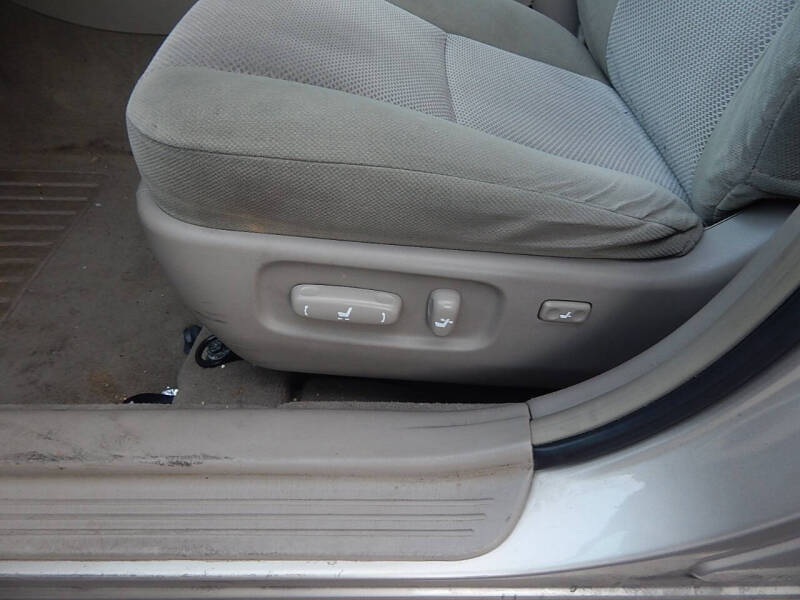 2004 Toyota Camry SE V6