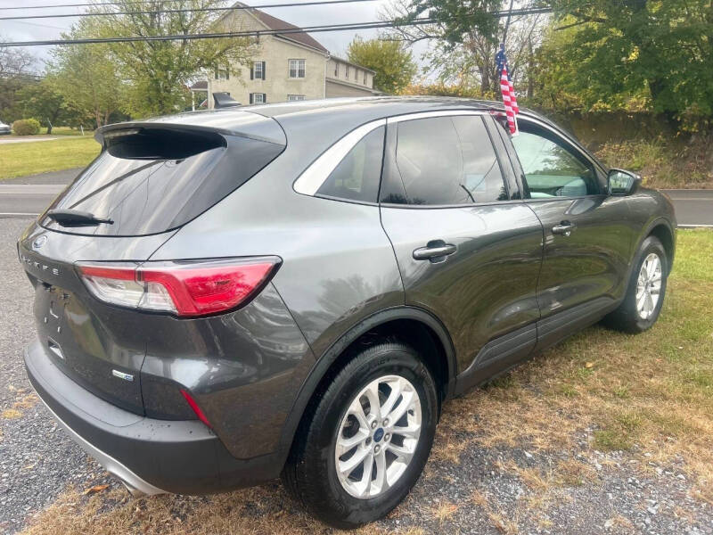 2020 Ford Escape SE