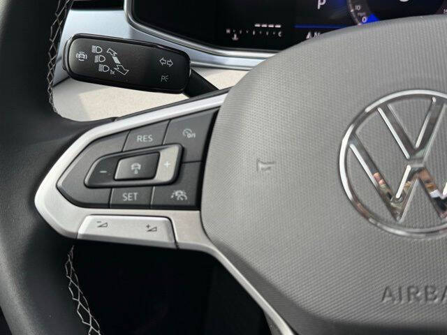 2025 Volkswagen Taos SE 4Motion