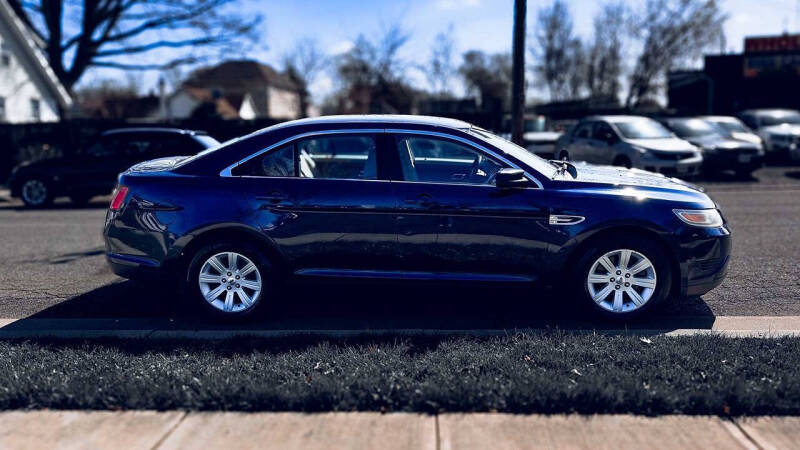 2011 Ford Taurus SE