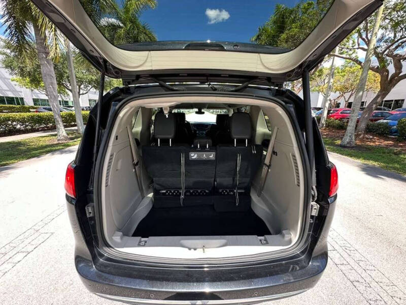 2020 Chrysler Pacifica Touring L