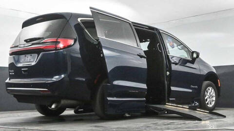 2024 Chrysler Pacifica Touring