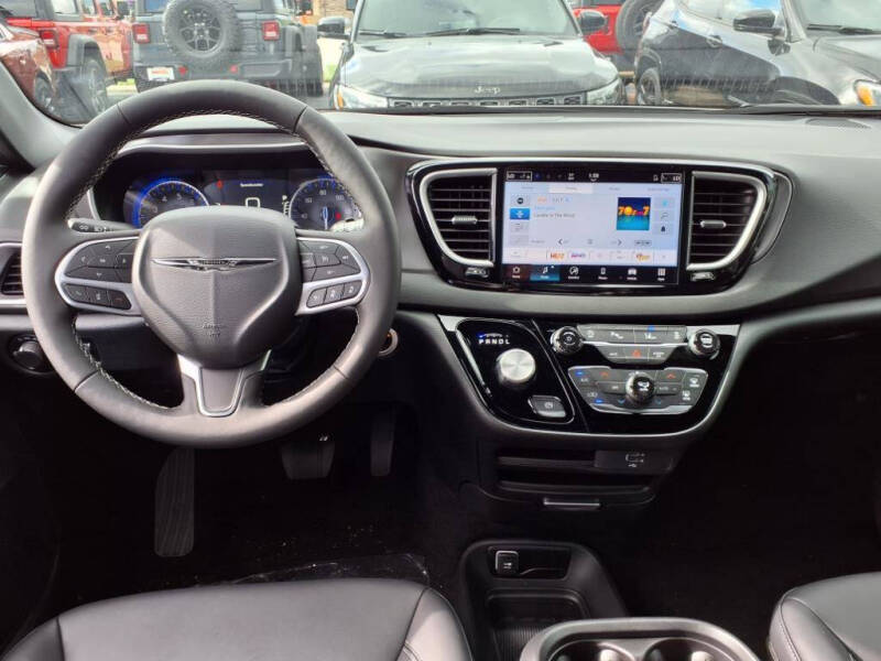 2026 Chrysler Voyager LX