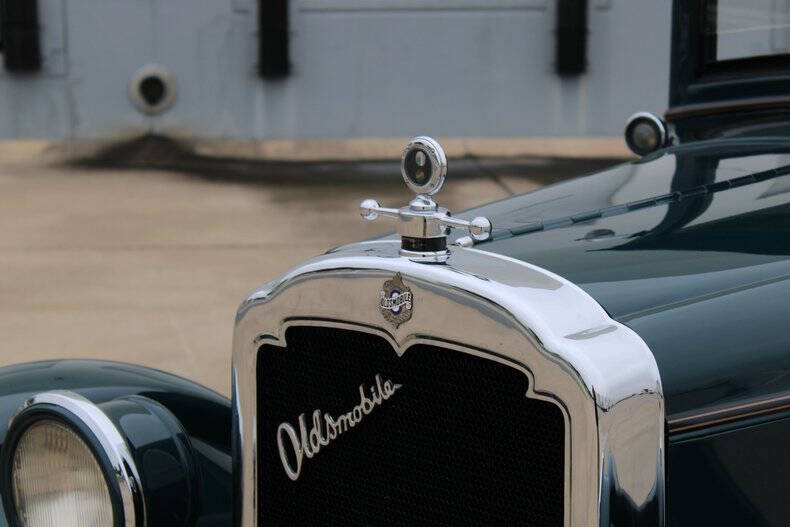 1927 Oldsmobile Sedan