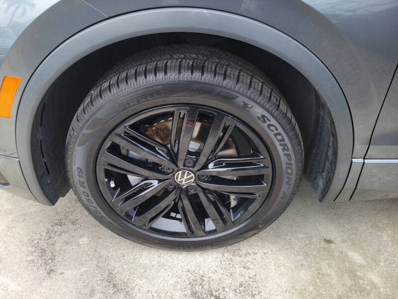 2022 Volkswagen Tiguan SE R-Line Black