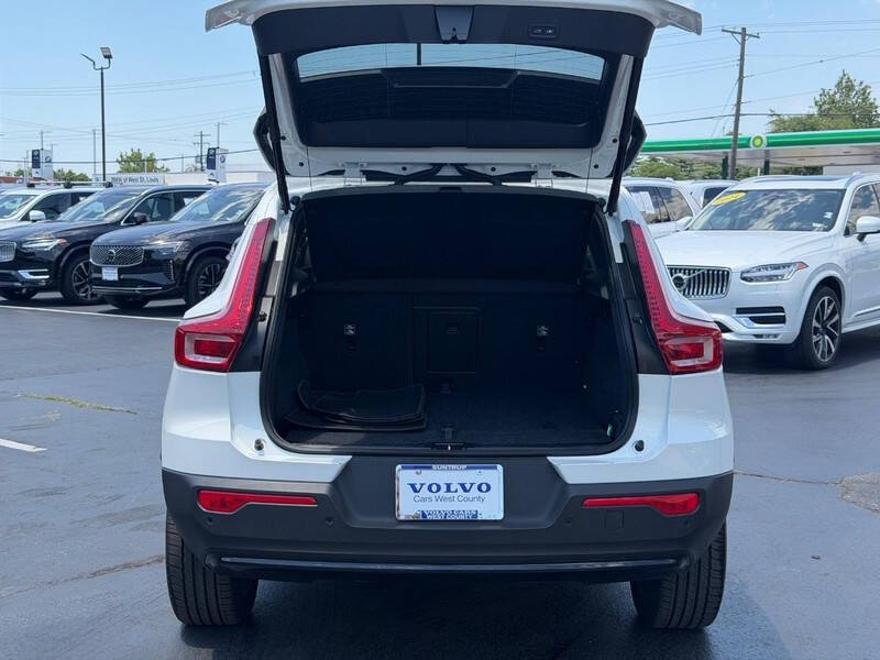 2026 Volvo XC40 B5 Plus