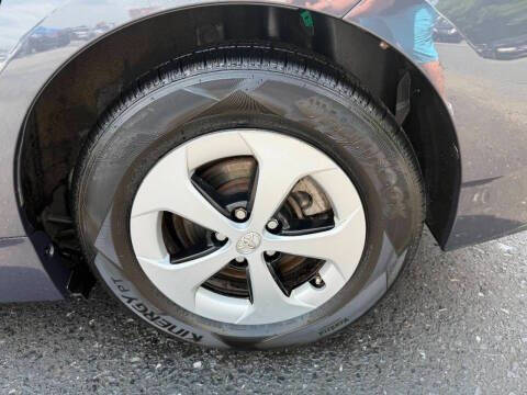 2014 Toyota Prius Two