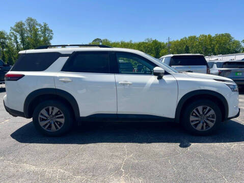 2025 Nissan Pathfinder SV