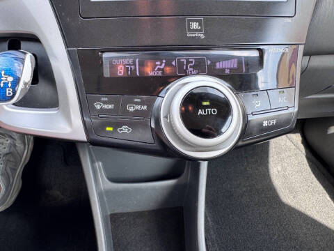 2013 Toyota Prius v Five