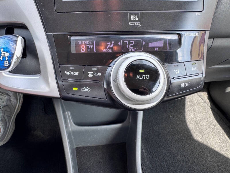 2013 Toyota Prius v Five