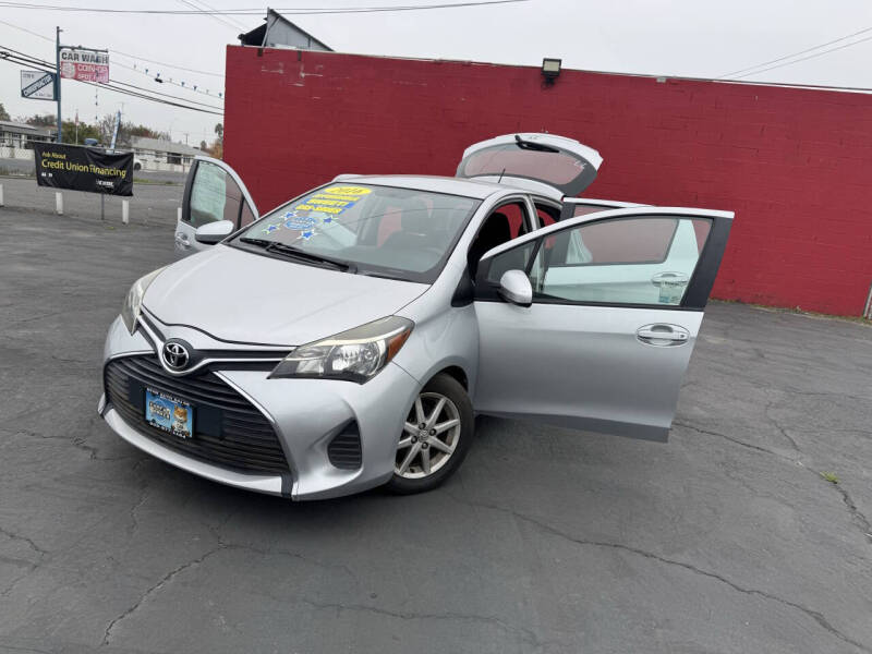 2016 Toyota Yaris 5-Door LE