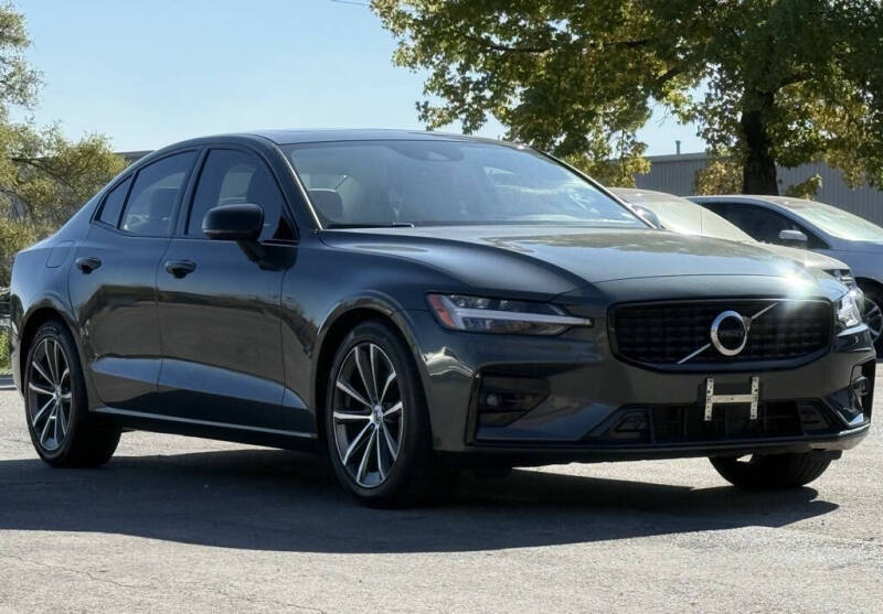 2022 Volvo S60 B5 Momentum