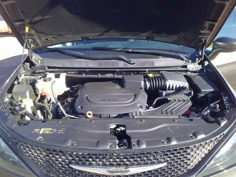 2023 Chrysler Voyager LX