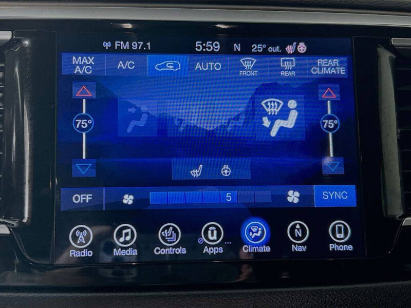 2017 Chrysler Pacifica Touring-L Plus